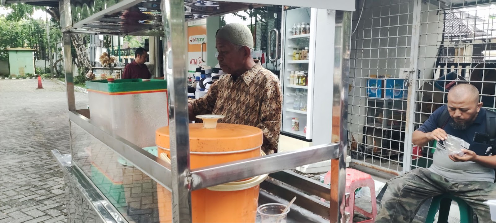 Sepi Pembeli, Kakek Penjual Cendol Ini Hidupi Cucu Piatu