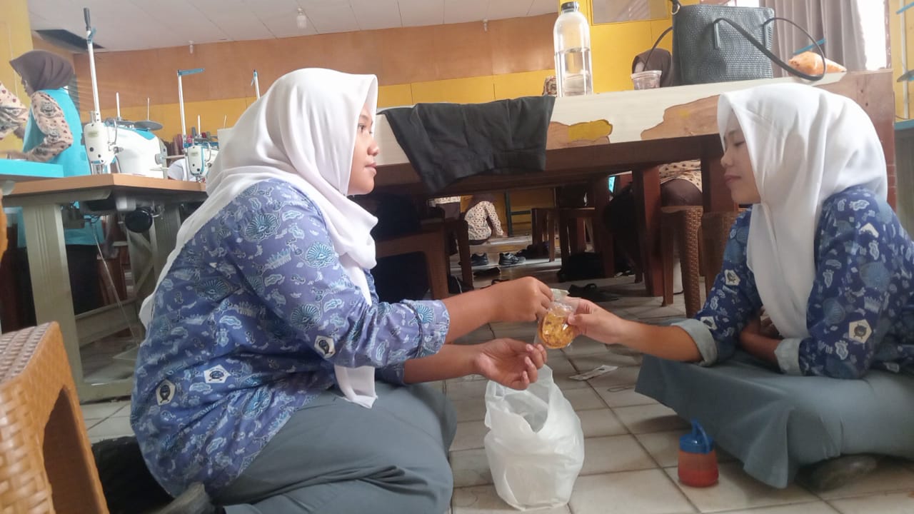 Bantu Perjuangan Lidia Demi Bisa Terus Sekolah