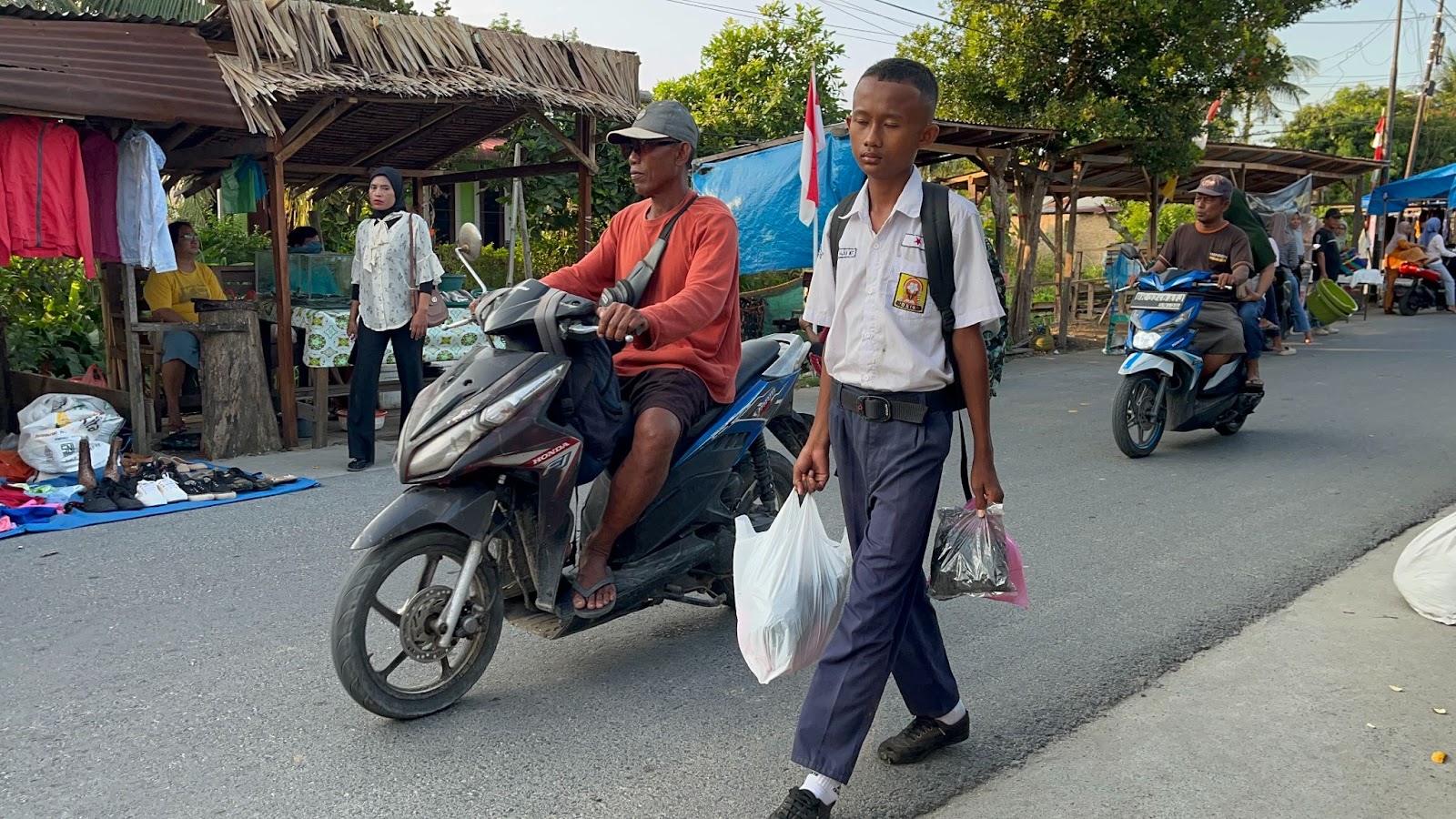 Keliling Jualan, Bantu Perjuangan Rafa Bertahan Hidup