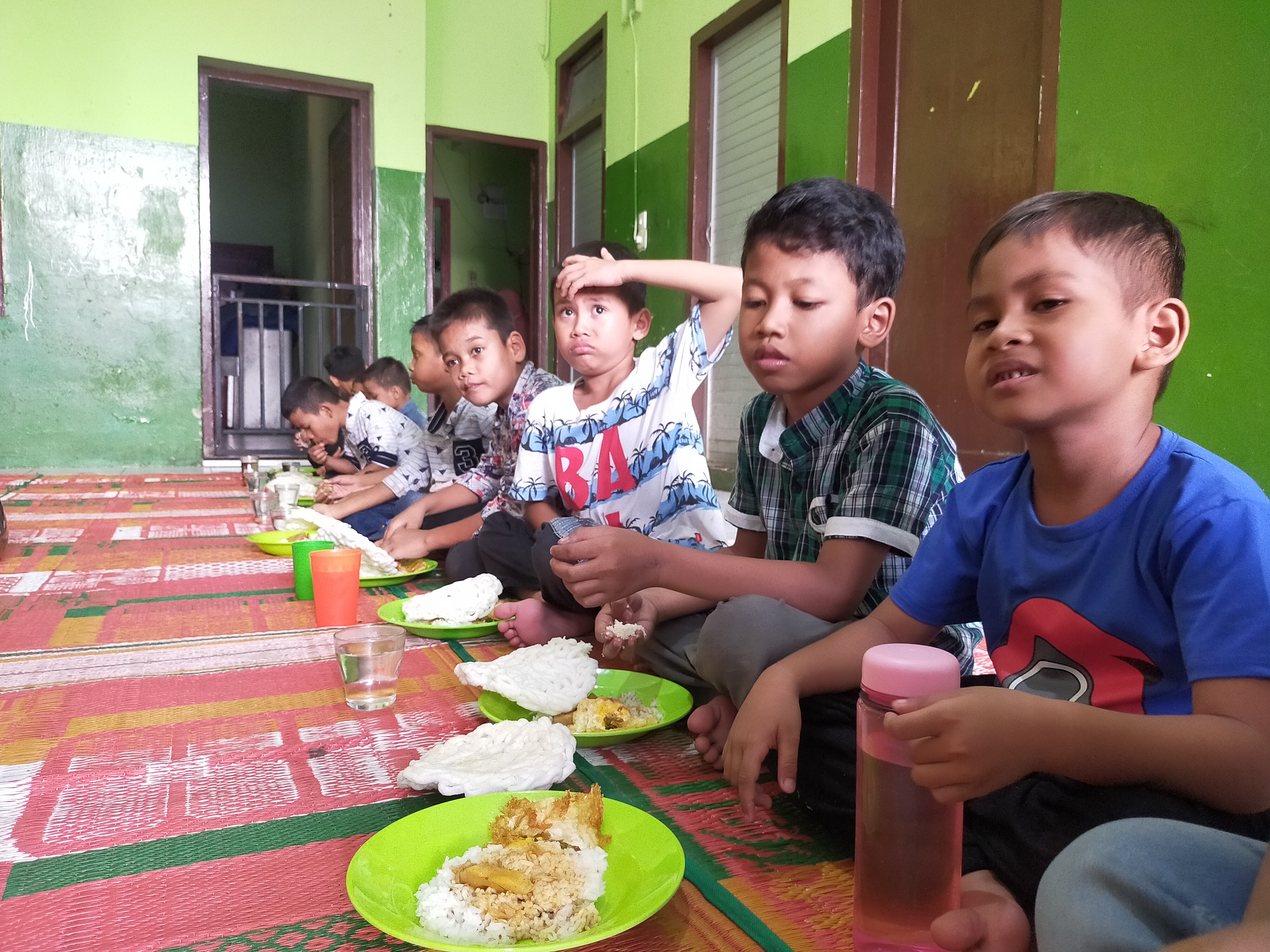 Bantu Anak-Anak Panti Asuhan Hidup Layak