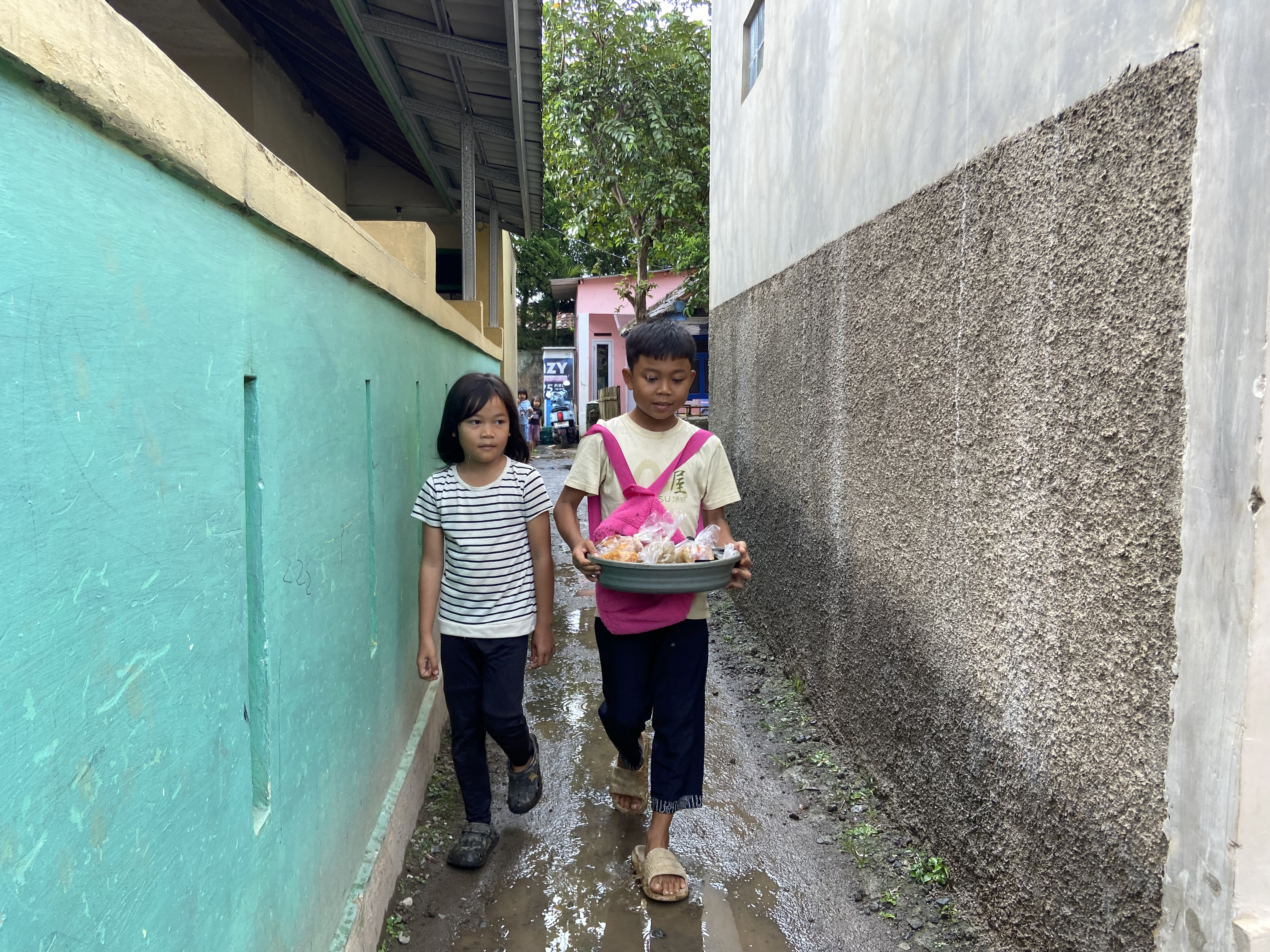 Kakak Beradik Ini Jualan Cilok Tuk Hidupi Ayah Idap Komplikasi