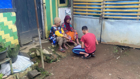 Berbagi Parcel di Hari Raya Untuk Yatim Dhuafa