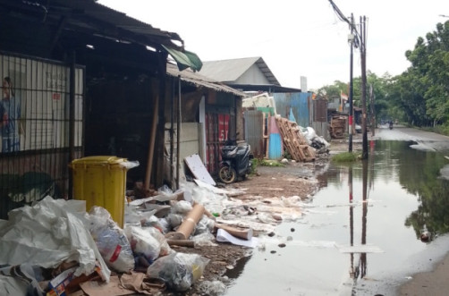 Berbagi THR Lebaran Untuk Kampung Pemulung