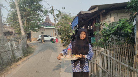 Berbagi Baju Lebaran Untuk 2 Anak Tangguh