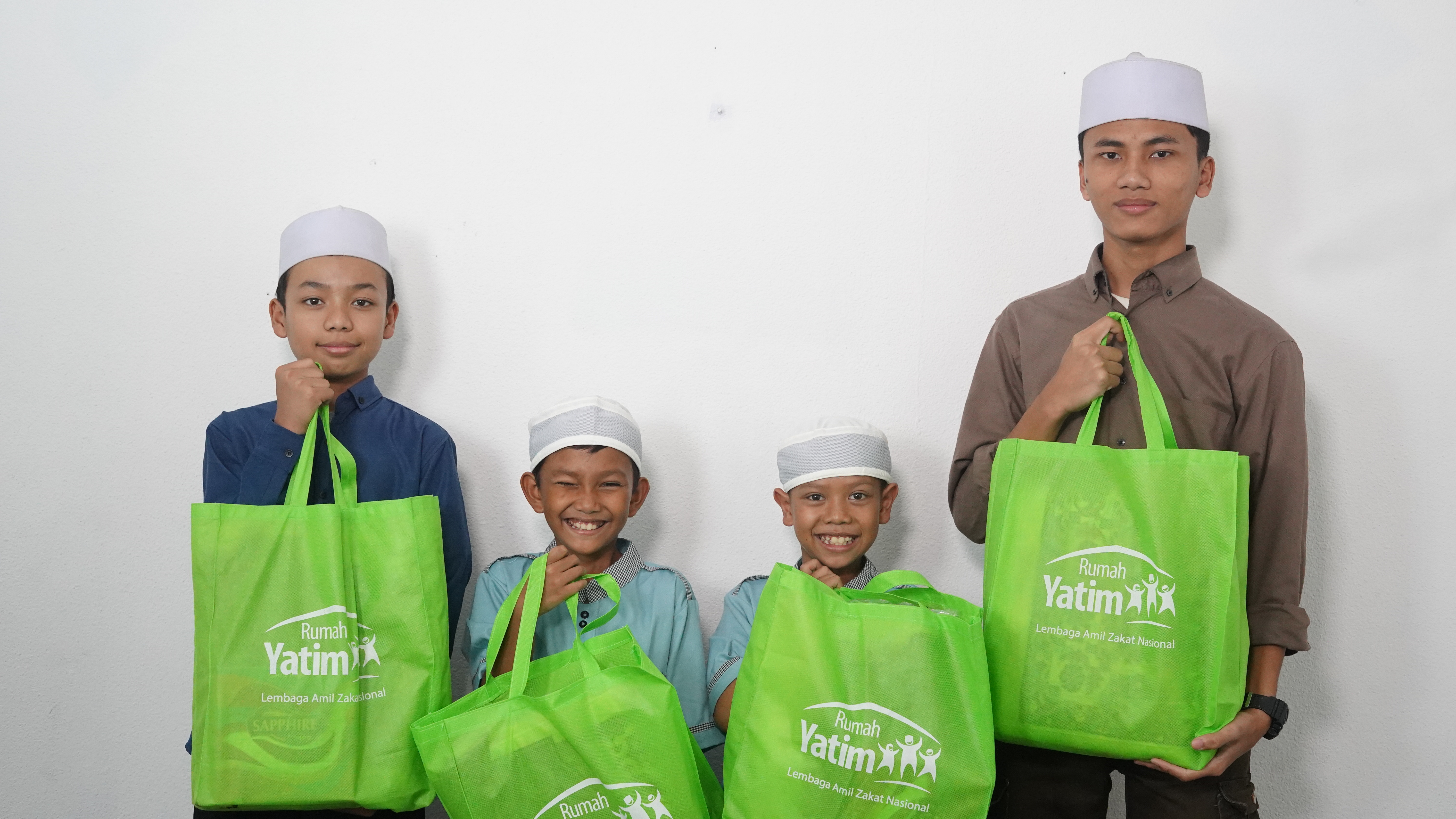 Lengkapi Ibadah Ramadhan Yatim dengan Peralatan Sholat