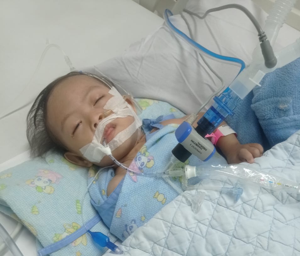 Idap Komplikasi! Bantu Anak 1 Tahun Ini Bisa Sembuh