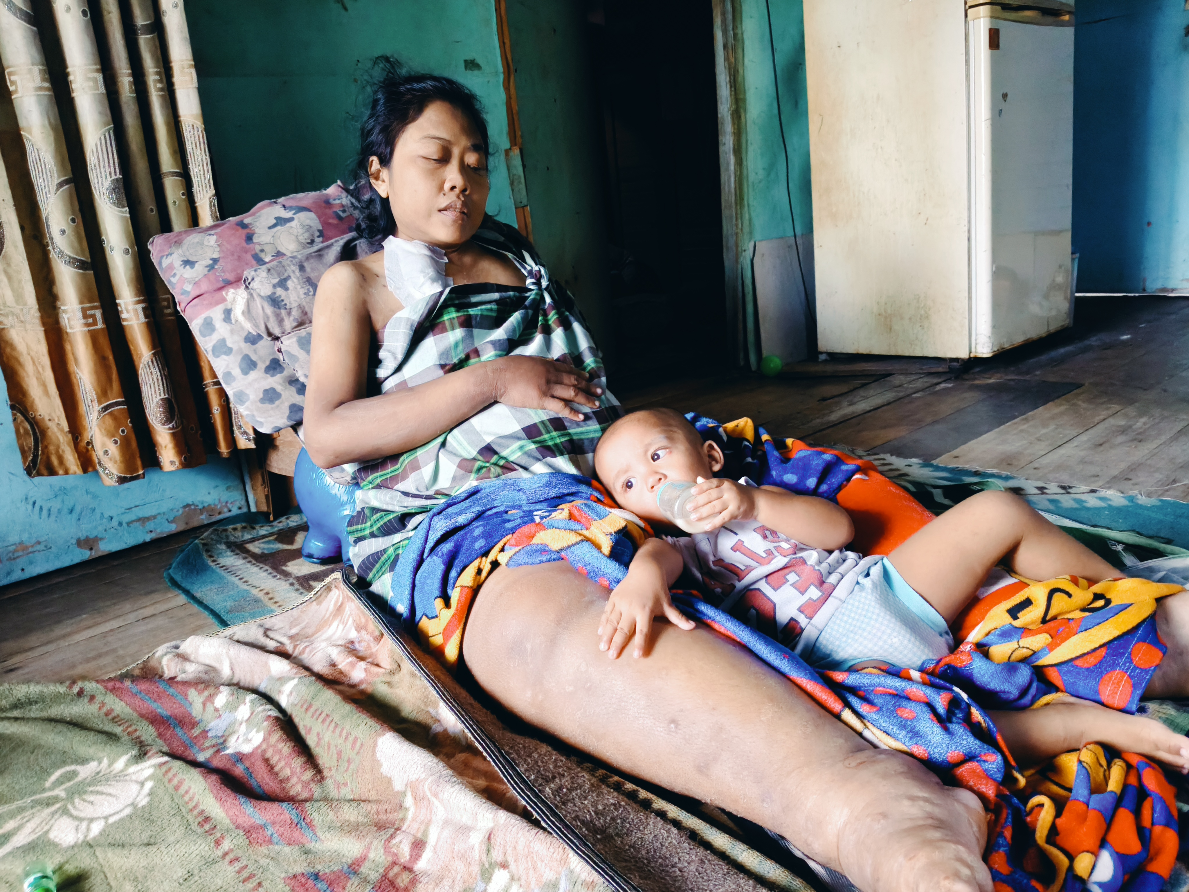 Terbaring Lumpuh, Bantu Bu Siti dan 3 Anaknya