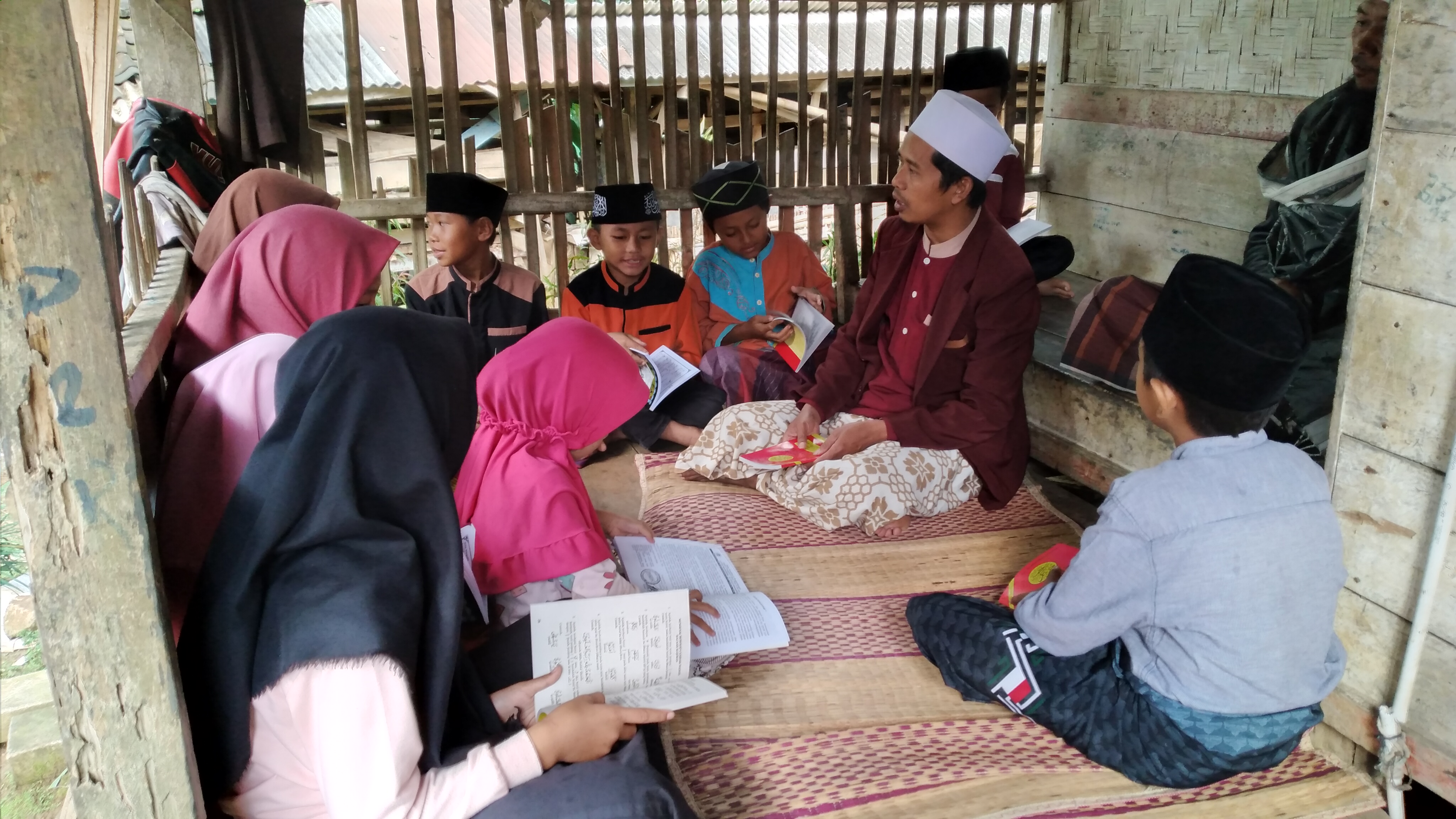 Sejuta Pahala dengan Sedekah Quran di Pelosok