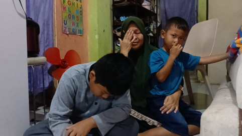 Perjuangan Ibu Ningrat Menghidupi 2 Anak Yatim dengan Upah 150 Ribu Perbulan