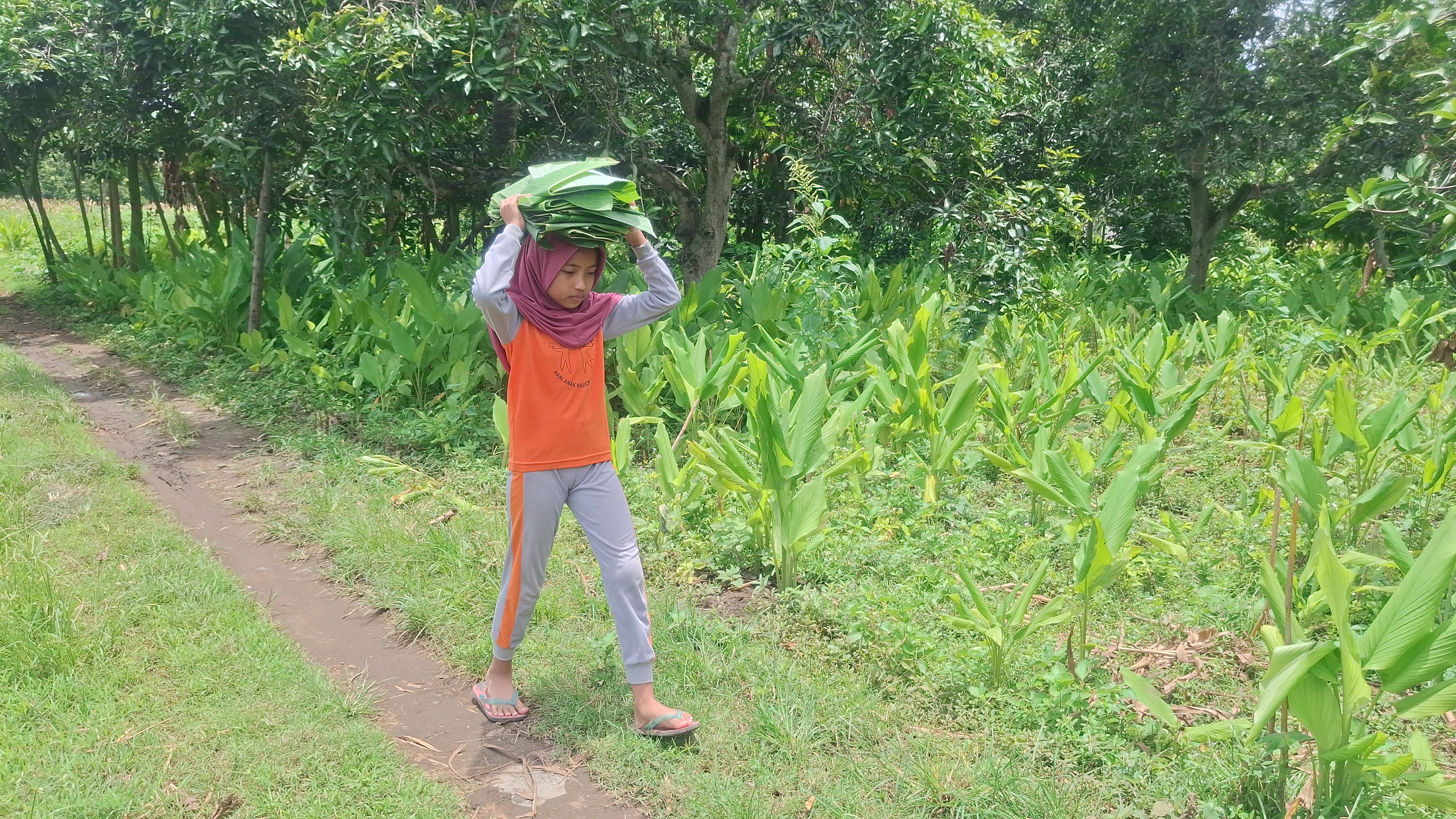 Sekolah Tanpa Tas, Pulang Jualan Demi Makan