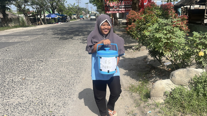 Pilu ! Anak Down Syndrome Ini Jualan Es Tebu Demi Bisa Makan