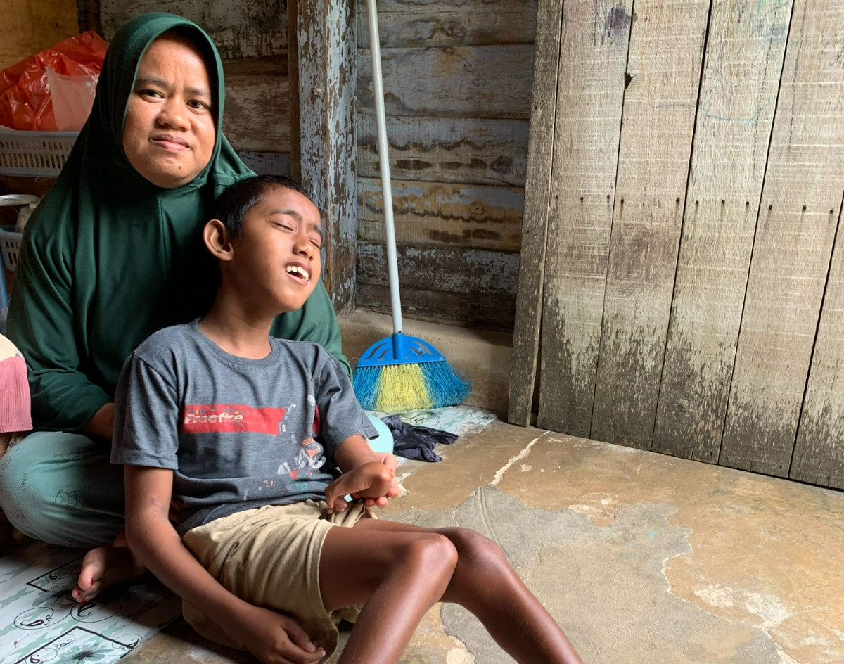 Bantu Perjuangan Bu Sari Demi Rawat Anak Difabel