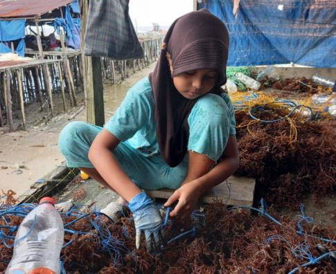 Demi Bisa Sekolah, Putri Harus Kerja Dulu Sebelum Masuk Kelas