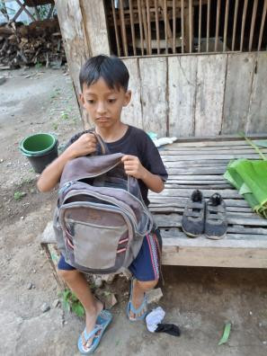 Kisah Arta Kelas 4 SD Jual Daun Pisang demi Cicil Uang Sekolah