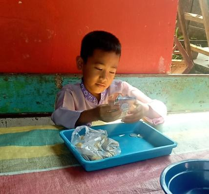 Sejak Ayah pergi, Tegar Berhenti Menjadi Anak-anak