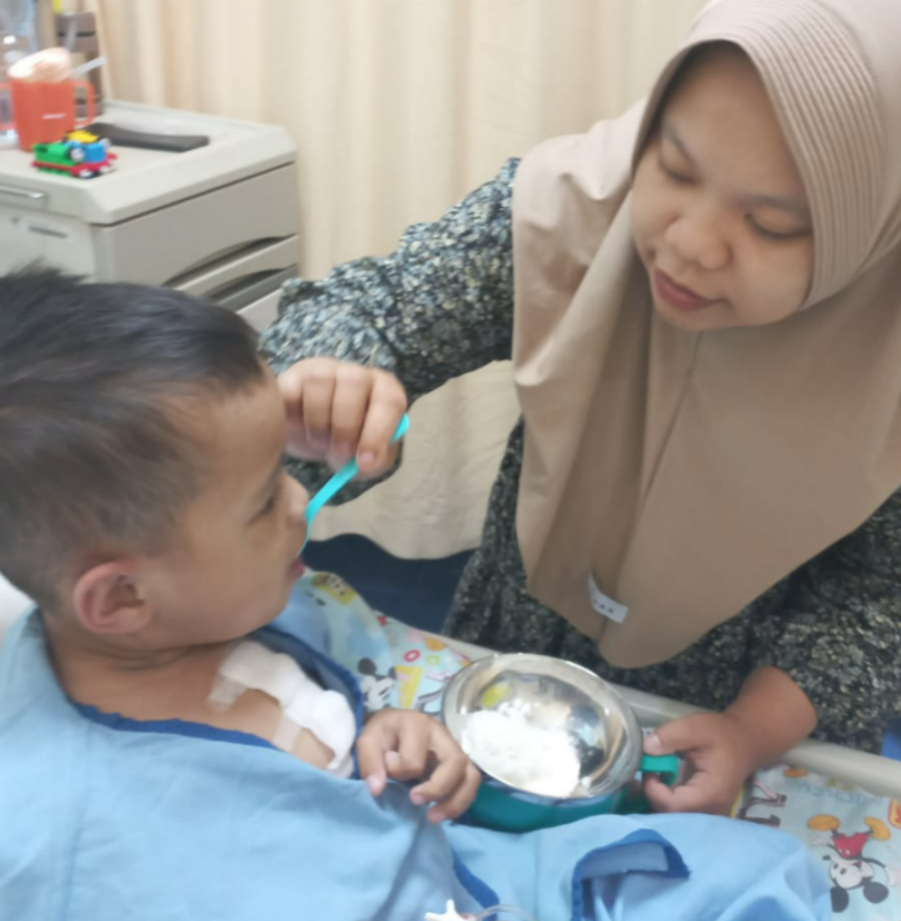 PILU! Anak Penjual Telor Gulung Butuh Biaya Operasi Jantung