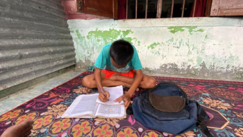 Tas Jebol Tak Hentikan Langkah Rifky Mengejar Cita-Cita