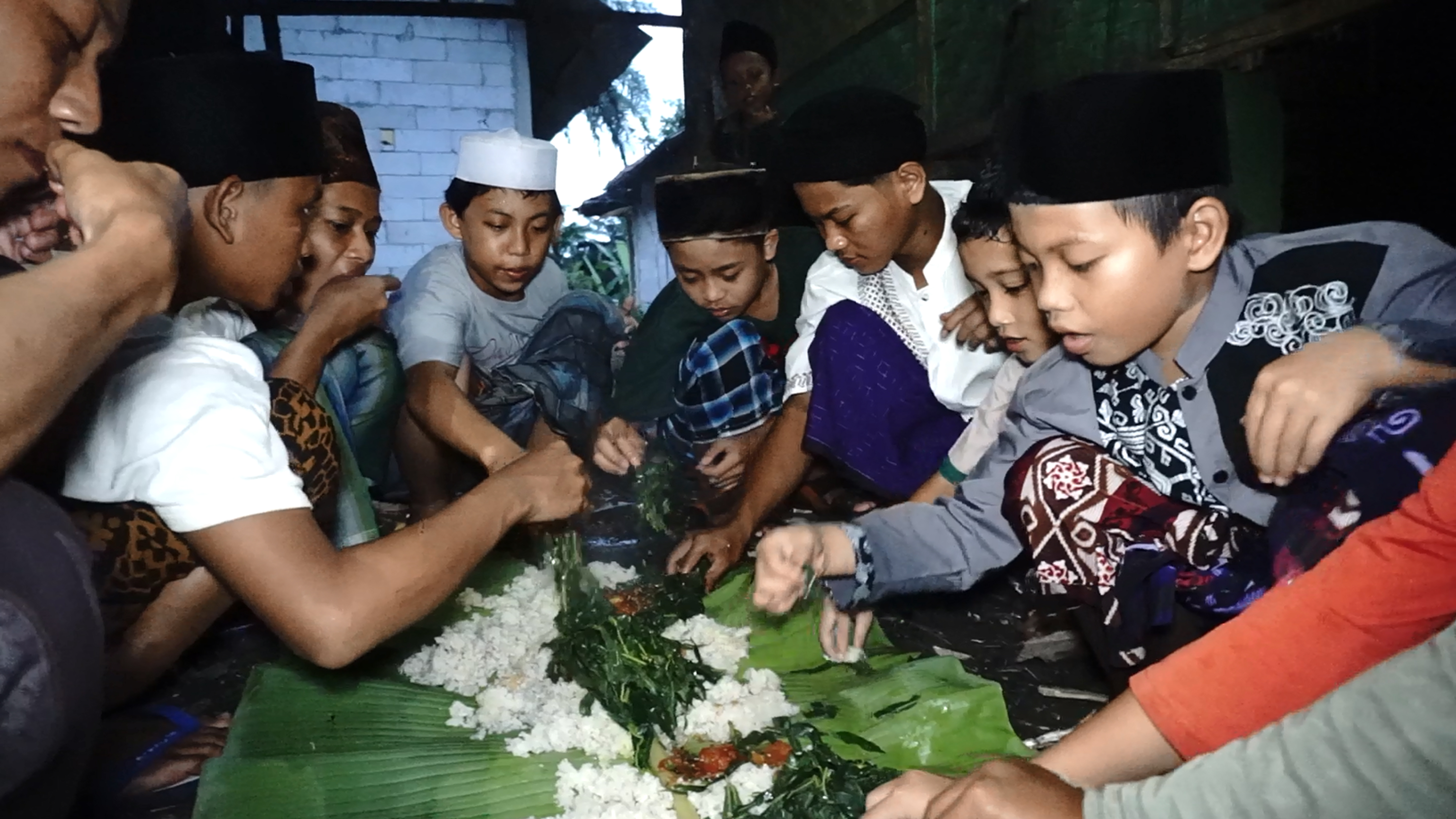 Kirim Bekal Makanan Bergizi Untuk Santri Yatim Dhuafa