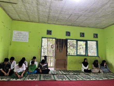 Bantu Perbaiki Sarana Pondok Pesantren Pelosok