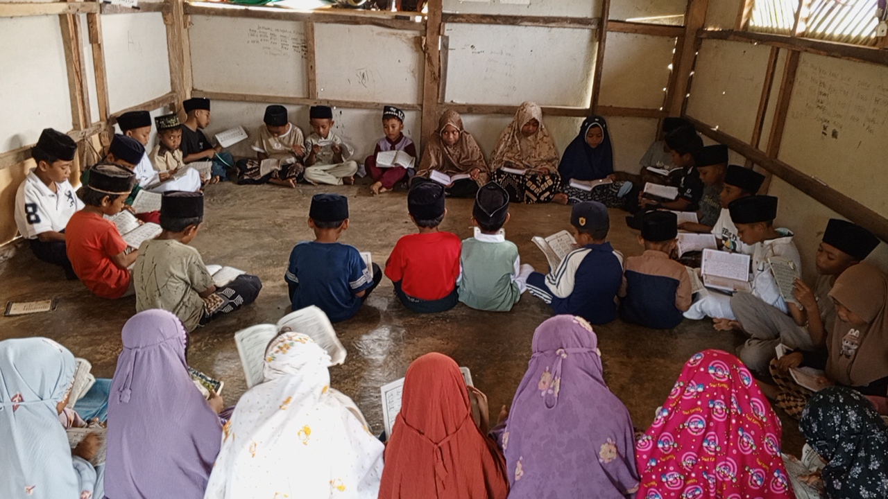 Bantu 45 Santri Di TPQ Belajar di Bangunan Layak